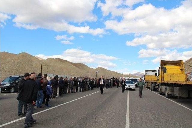 Bakan Ala’ya Baba Ocağı Oltu’da Sevgi Seli