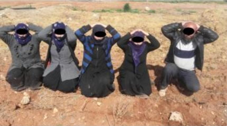 5 Işid Militanı 10 &Ccedil;ocukla T&uuml;rkiye&rsquo;ye Ge&ccedil;erken Yakalandı