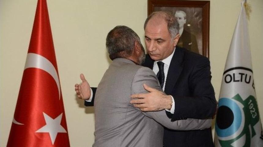 İ&ccedil;işleri Bakanı Efkan Ala, Şehit Babalarıyla Bir Araya Geldi