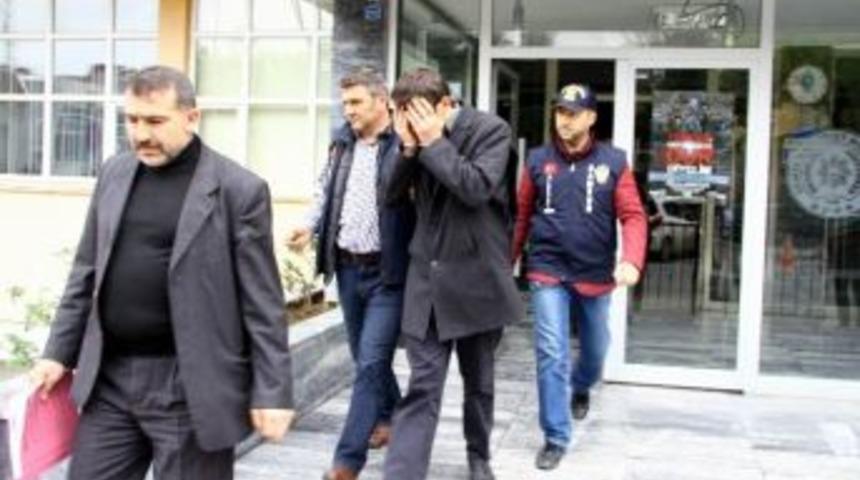 Polis Aracının Camını Kırmaya G&ouml;zaltı