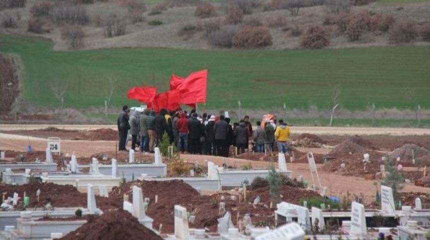 Serbest Bırakılan Dhkp-c&rsquo;liler, Eskişehir&rsquo;de D&uuml;n Toprağa Verilen Ter&ouml;ristin Mezarını Ziyaret Etti