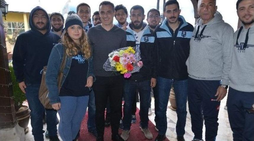 Adana Demirspor&rsquo;u Karab&uuml;k&rsquo;te Taraftarlar Karşıladı