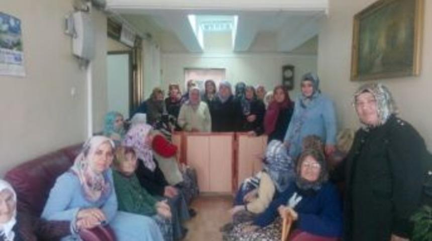Han&ouml;n&uuml; Bayan Kur&rsquo;an Kursu &Ouml;ğrencileri Huzurevini Ziyaret Etti