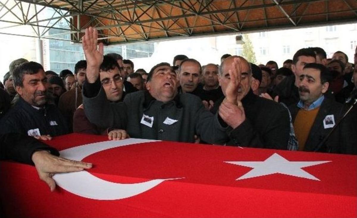 Şehit Uzman &Ccedil;avuşu Binler Uğurladı