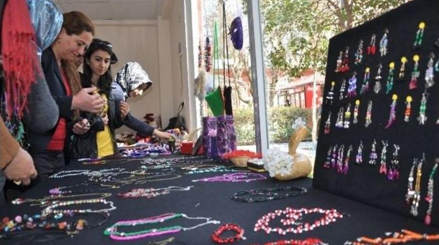 Siirt&rsquo;teki Ezidi Kadınlar İ&ccedil;in Sergi A&ccedil;ıldı