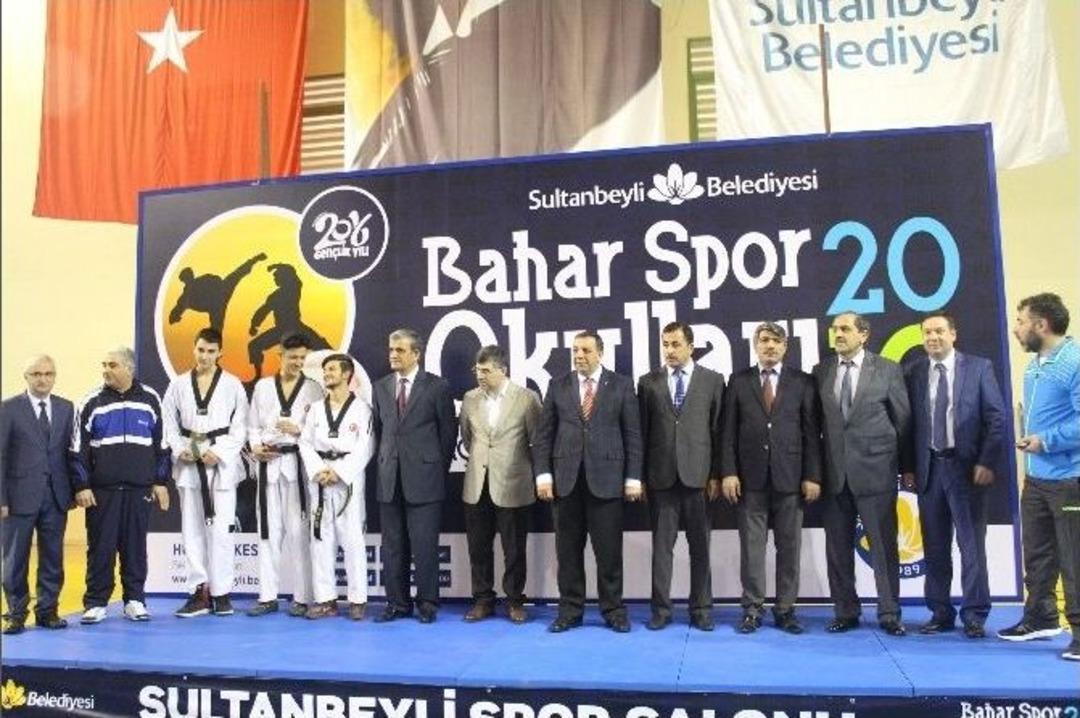Sultanbeyli&rsquo;de 5 Bin Sporcuyla Bahar Spor Okulları A&ccedil;ılışı