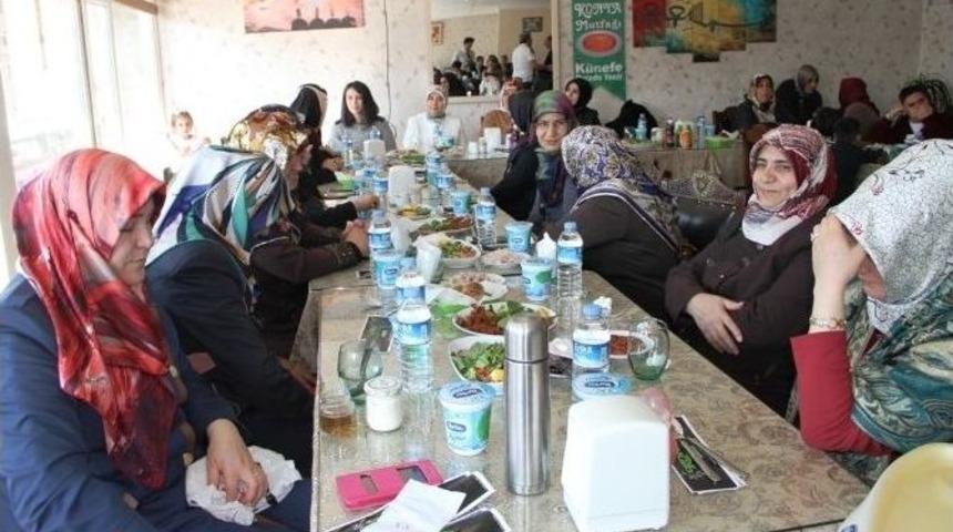 Engelli &Ccedil;ocuk Annelerinin Anlamlı Dayanışması