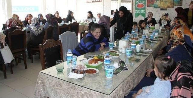 Engelli &Ccedil;ocuk Annelerinin Anlamlı Dayanışması 1