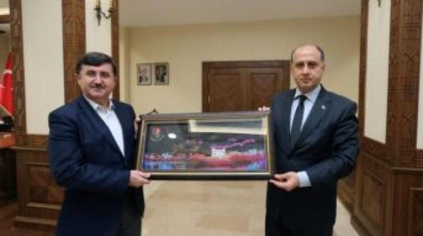 Trabzon Valisi &Ouml;z&rsquo;den Amasya Valisi &Ccedil;omaktekin&rsquo;e Ziyaret