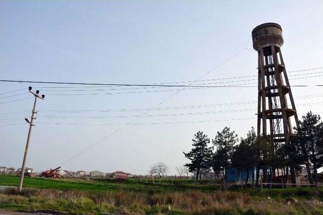 Teski, Uzun Yıllardır Kullanılmayan Ayaklı Su Deposunu Yıktı