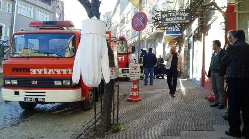 Evinin Yanmadığını Duyunca, İtfaiye Erlerini Bağrına Bastı