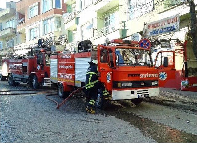 Evinin Yanmadığını Duyunca, İtfaiye Erlerini Bağrına Bastı 1