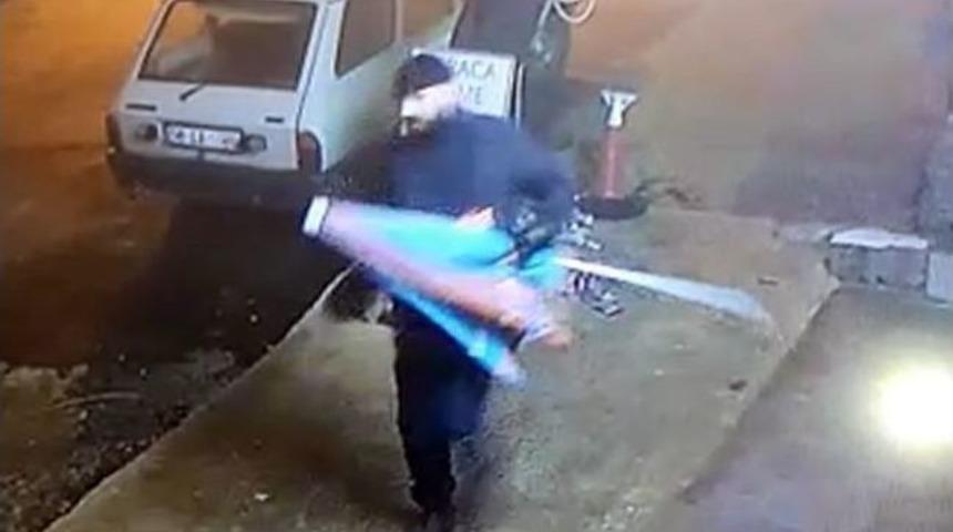 Şemsiyeyi &Ccedil;alan Şahıs Kameraya Yakalandı