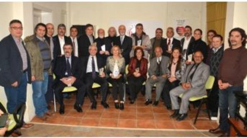 Meslekte 40 Yılını Dolduran Hekimlere Plaket