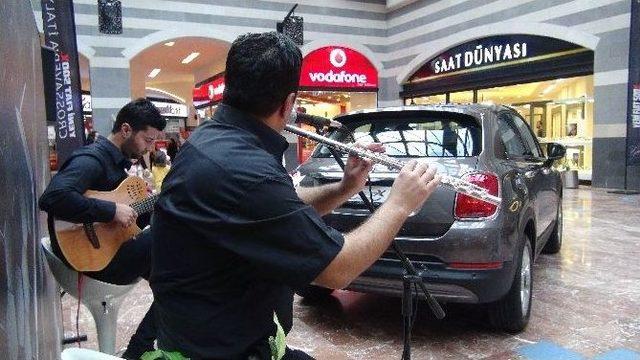 &lsquo;ezber Bozan Sedan&rsquo; Diyarbakır&rsquo;da G&ouml;r&uuml;c&uuml;ye &Ccedil;ıktı 2