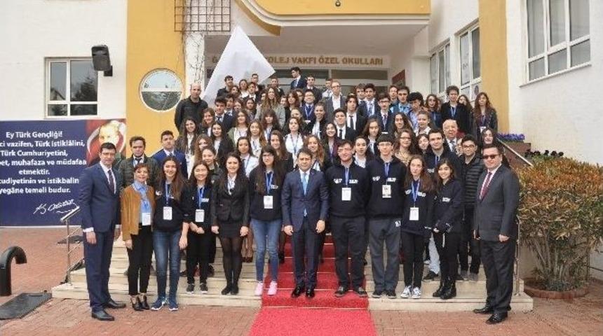 Gen&ccedil;ler T&uuml;rkiye Ve D&uuml;nya Sorunlarını Gkv&rsquo;de Masaya Yatırıyor