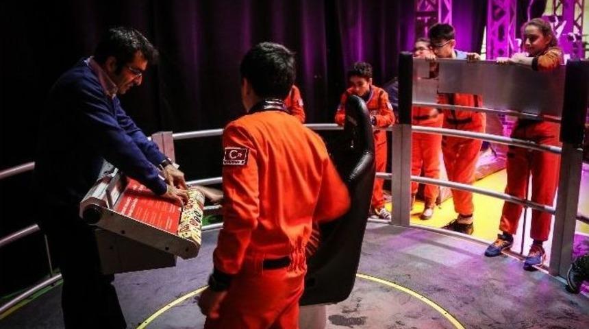 Suriyeli Astronot Bursalı &Ccedil;ocuklara Uzayı Yaşattı