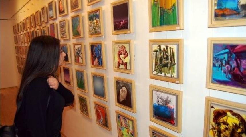 K&uuml;&ccedil;&uuml;k Şeyler Karma Sergisi İlgi G&ouml;r&uuml;yor