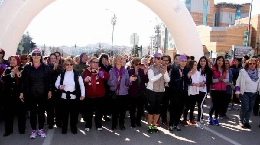 Nil&uuml;ferli Kadınlardan 8 Mart Koşusu