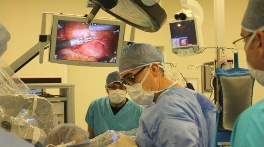 Kadın Doğum Uzmanlarına Robotik Cerrahi Kursu