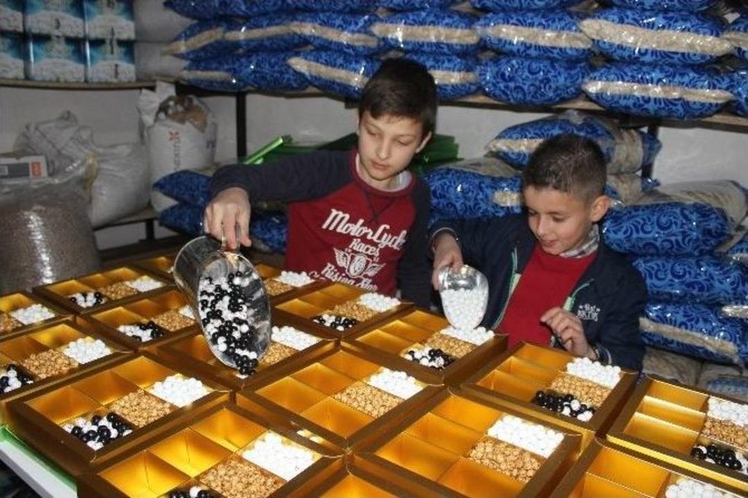 Polis Ve Askere Leblebili Moral Desteği