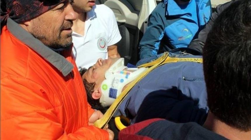 İniş Yapmak İsteyen Yama&ccedil; Paraş&uuml;t&ccedil;&uuml;s&uuml; D&uuml;şerek Yaralandı