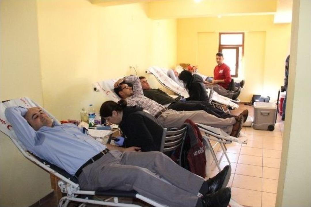 Vefat Eden Kardeşi Anısına Kan Bağışı Ve Verem Tarama Etkinliği D&uuml;zenledi