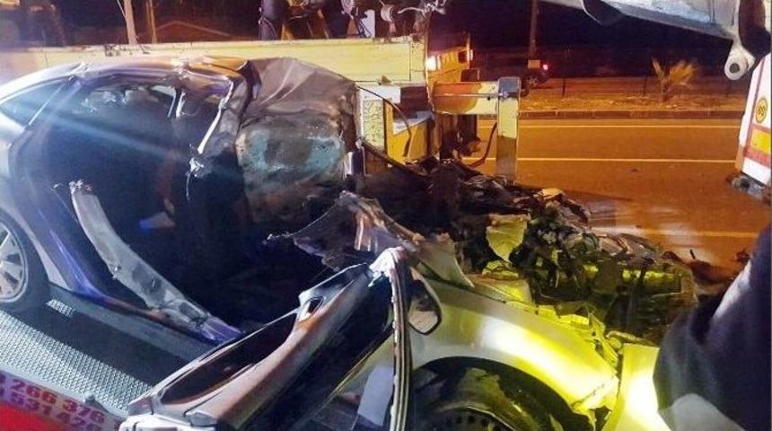 Balıkesir&rsquo;de Trafik Kazası: 1 &Ouml;l&uuml;, 4 Yaralı