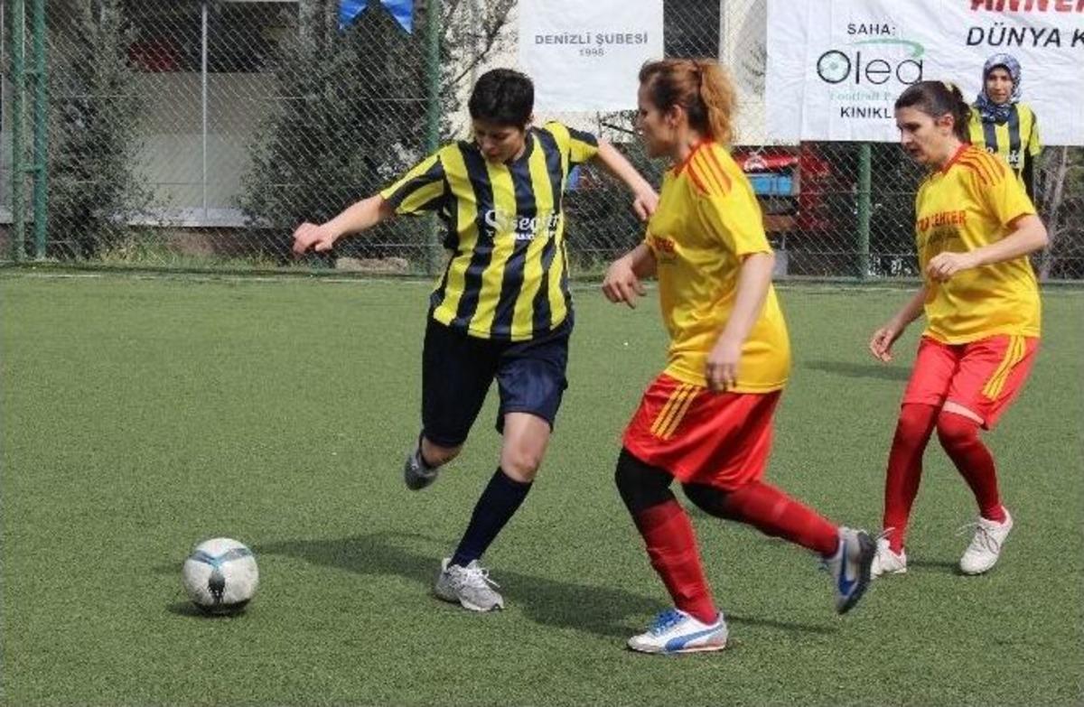 Kadınlar, Şiddete Hayır Diyerek Futbol Oynadılar