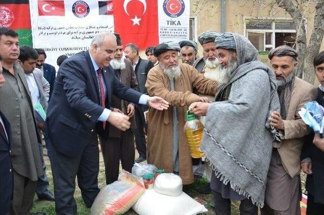 Tika’dan Savaş Mağduru Afgan Ailelere Gıda Desteği