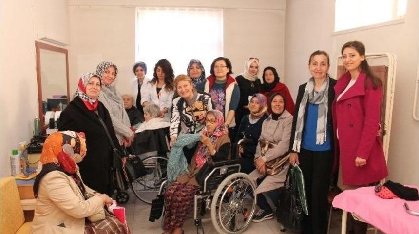 Nil&uuml;ferli Ak Kadınlar&rsquo;dan 8 Mart S&uuml;rprizi