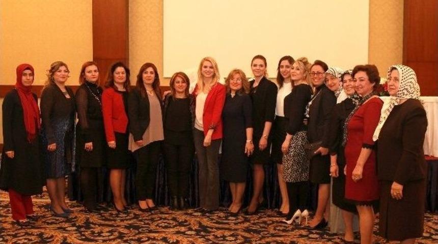 Denizli&rsquo;de Medya Ve Kadın Konuşuldu