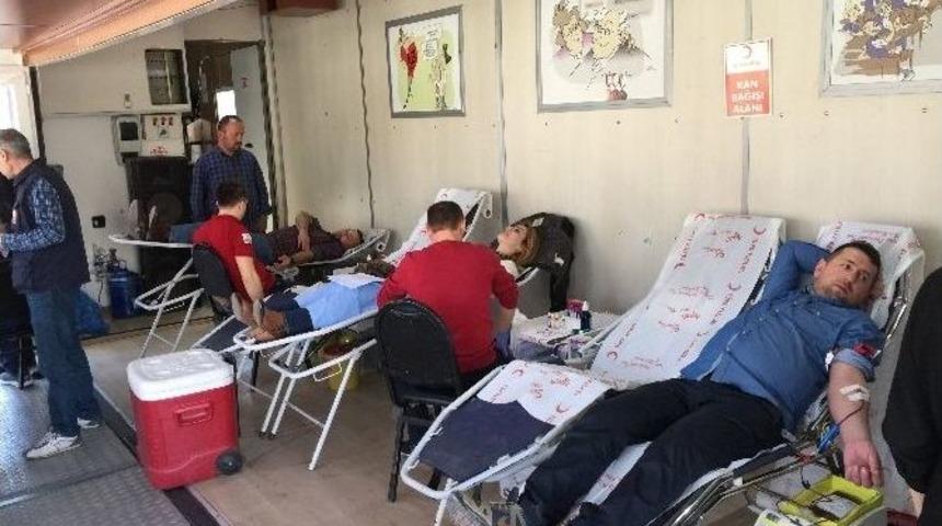 Diriliş Başkanları Sakarya İl Başkanlığına Bağlı &Uuml;yeler Kan Bağışında Bulundu