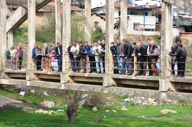 Beydağlı Süt Üreticileri, Sütlerini Küçükmenderes’e Döktü