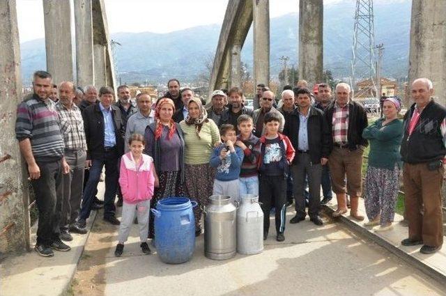 Beydağlı Süt Üreticileri, Sütlerini Küçükmenderes’e Döktü