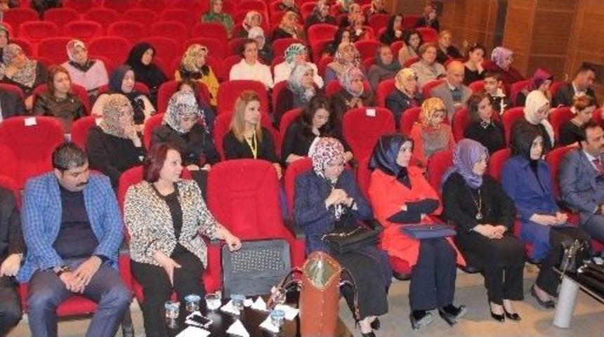 Elazığ&rsquo;da &lsquo;kadınların Politikadaki Rol&uuml;&rsquo; Programı