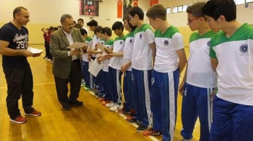 Burhaniye&rsquo;de Yıldızlar Futsal Gurup Karşılaşmaları Tamamlandı