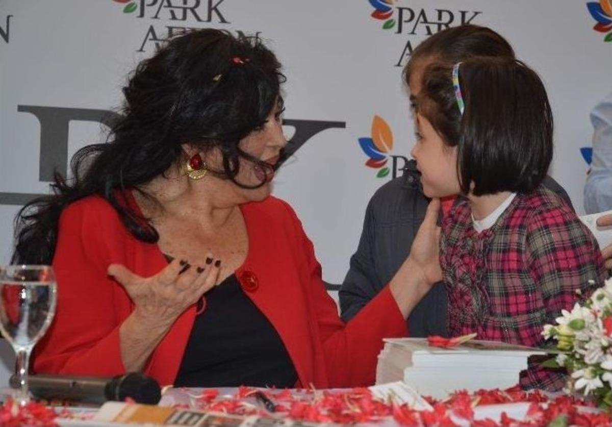 T&uuml;rkan Şoray Canlı S&ouml;yledi, Hayranları Tempo Tuttu