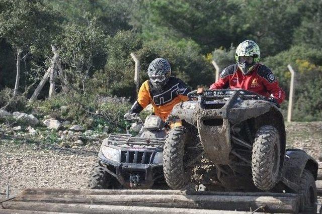 Urla&rsquo;da T&uuml;rkiye Atv Şampiyonası T&uuml;rk Kızılayı Atv Yarışları Sonu&ccedil;landı 1