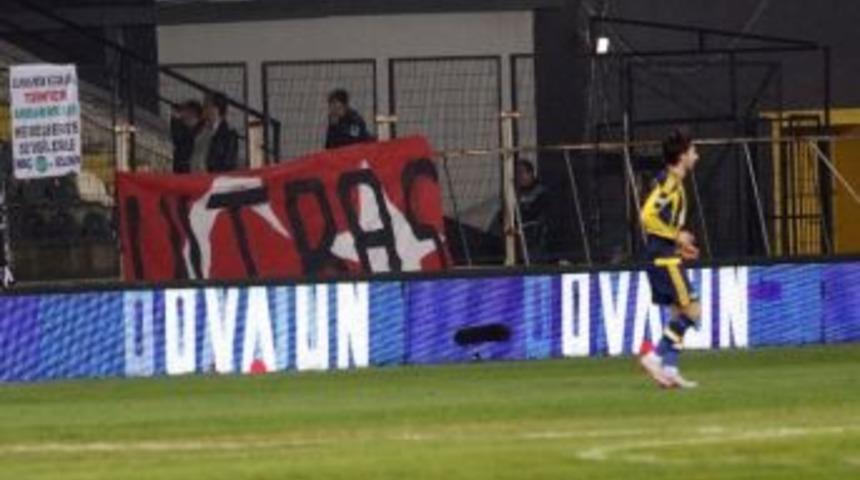 Akhisar Belediyespor - Fenerbah&ccedil;e Ma&ccedil;ında Bayrak Skandalı