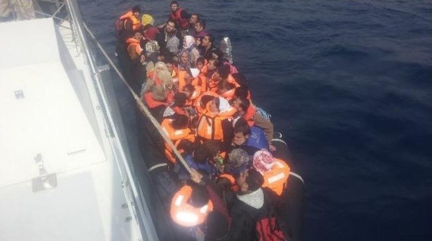 Antalya Sahil G&uuml;venlik Ekipleri 120 M&uuml;lteciyi Kurtardı
