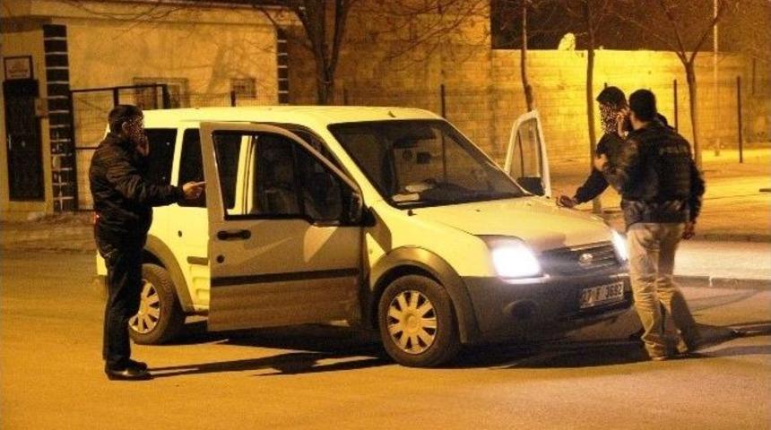 Gaziantep&rsquo;te Polis M&uuml;d&uuml;r&uuml;n&uuml;n Aracına Silahlı Saldırı