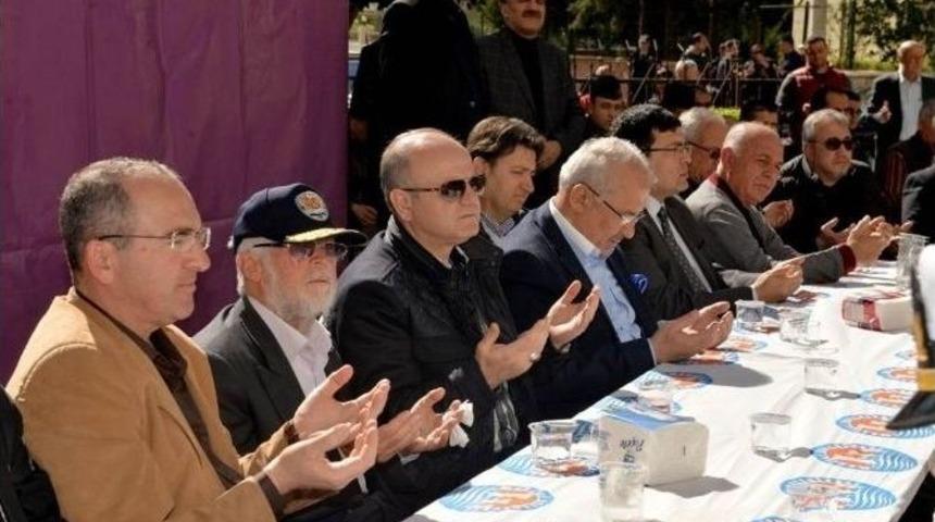 Vali &Ccedil;akacak Şehit Y&uuml;zbaşı Yiğitcan &Ccedil;iga İ&ccedil;in Okutulan Mevlide Katıldı