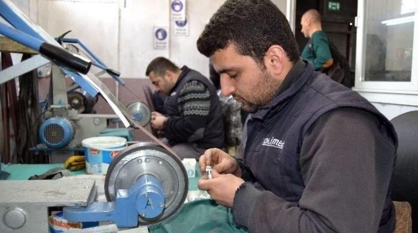 Bir Dikiş Makinesiyle Başlayan Başarı &Ouml;yk&uuml;s&uuml;