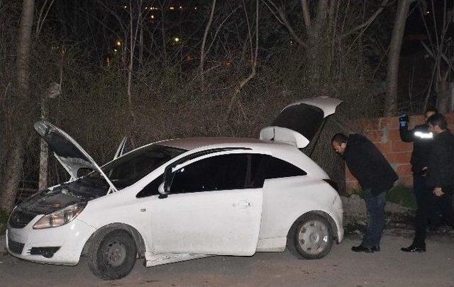 Polisten Kaçan Otomobilden Kalaşnikof Çıktı