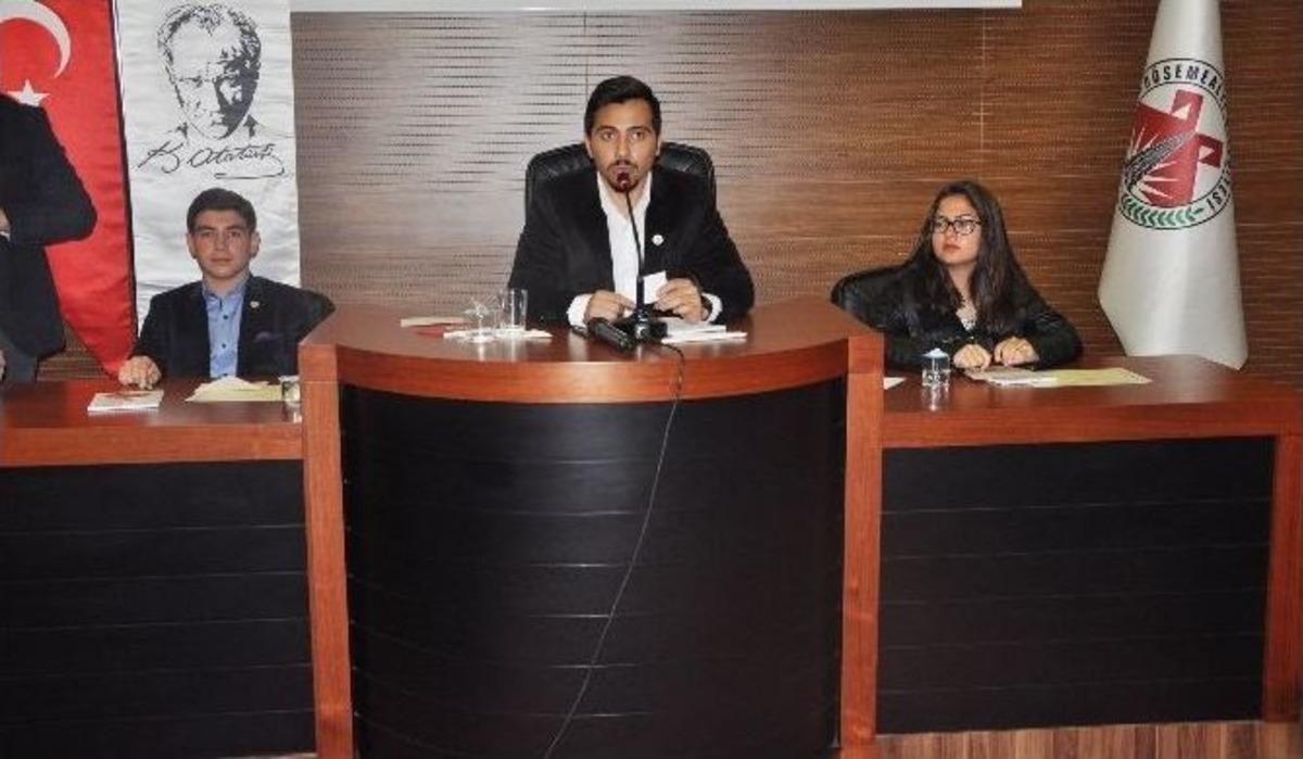 Kadınlar, D&ouml;şemealtı Gen&ccedil;lik Meclisinde Y&uuml;zde 50&rsquo;yi Yakaladı