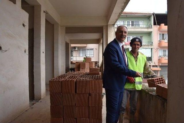 Başkan Kale Sözünü Tuttu, İlk Harcı Kendisi Koydu