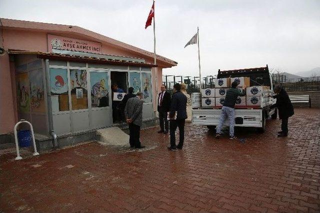 Oyuncaklar &Ccedil;ocuklara Ulaştırıldı 1