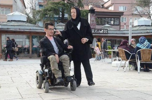 (&ouml;zel Haber) Doktorların "yaşamaz" Dediği Kas Hastası Ahmet 4 Kitap &Ccedil;ıkardı 2