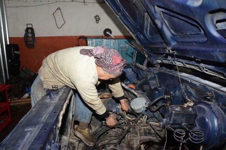 (özel Haber) 24 Yıldır Motor Tamirciliği Yapan 50 Yaşındaki Kadın Herkesi Şaşırtıyor G4
